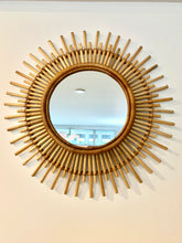 Charger l&#39;image dans la galerie, Miroir en rotin en forme de soleil 24&quot;
