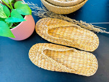 Load image into Gallery viewer, Woven Straw Flip Flops
